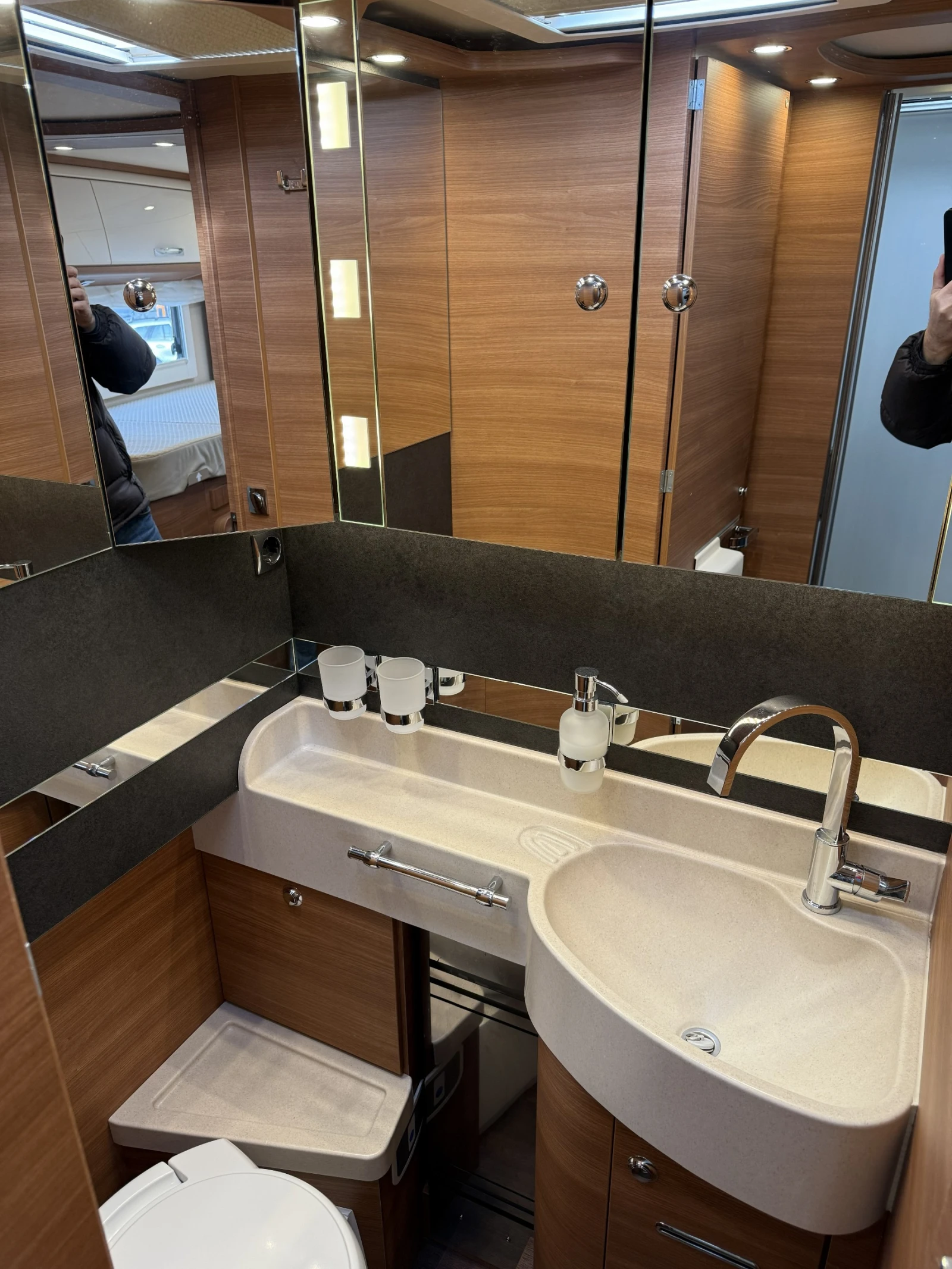 ������ Carthago C-Line 4.9L Mercedes* LiFePO4* ����������* ALDE | Mobile.bg � ����������� 13