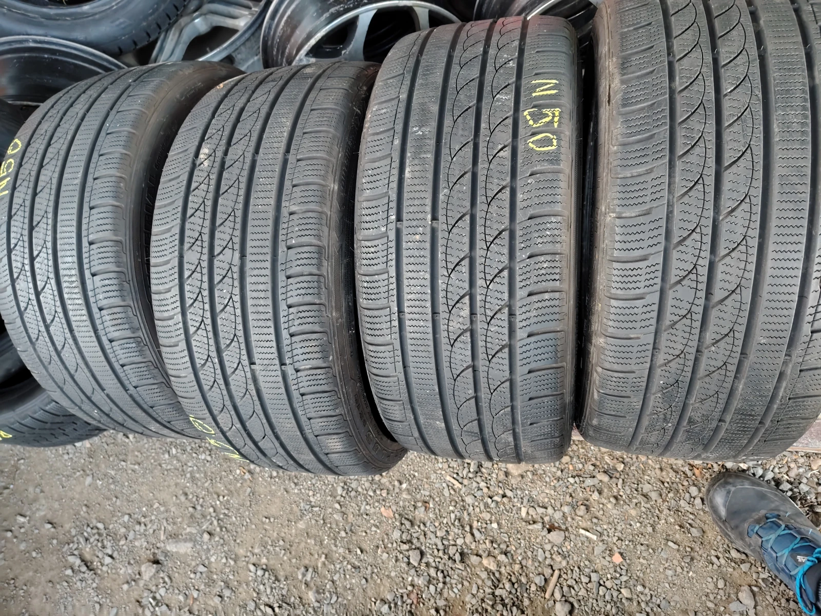 Гуми Зимни 255/35R19