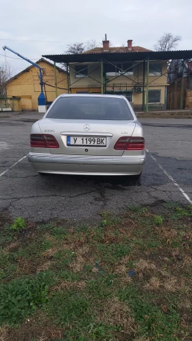 Mercedes-Benz E 270, снимка 10