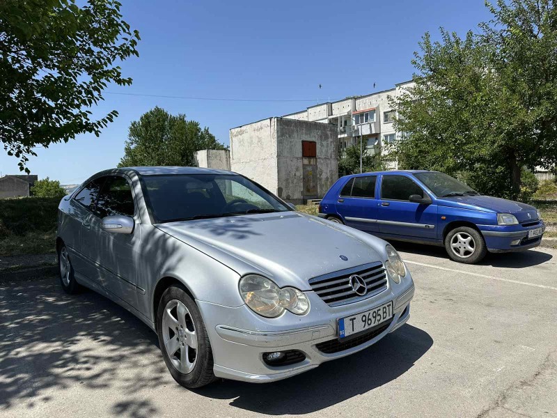 Mercedes-Benz C 220 2.2, снимка 4 - Автомобили и джипове - 46353587