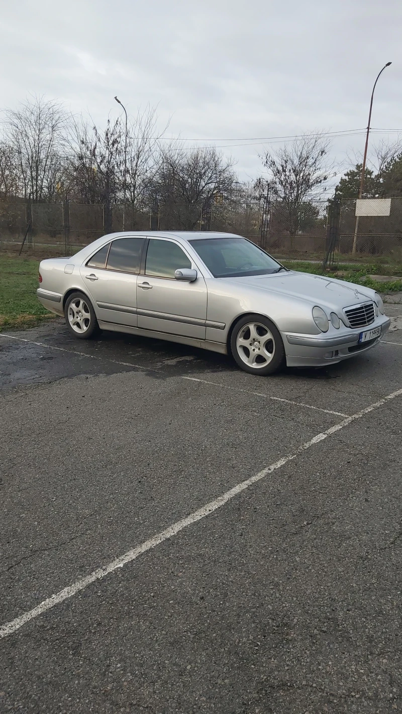 Mercedes-Benz E 270, снимка 11 - Автомобили и джипове - 48446556