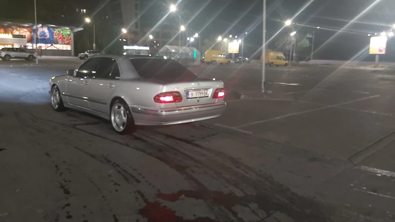 Mercedes-Benz E 270, снимка 14 - Автомобили и джипове - 48446556