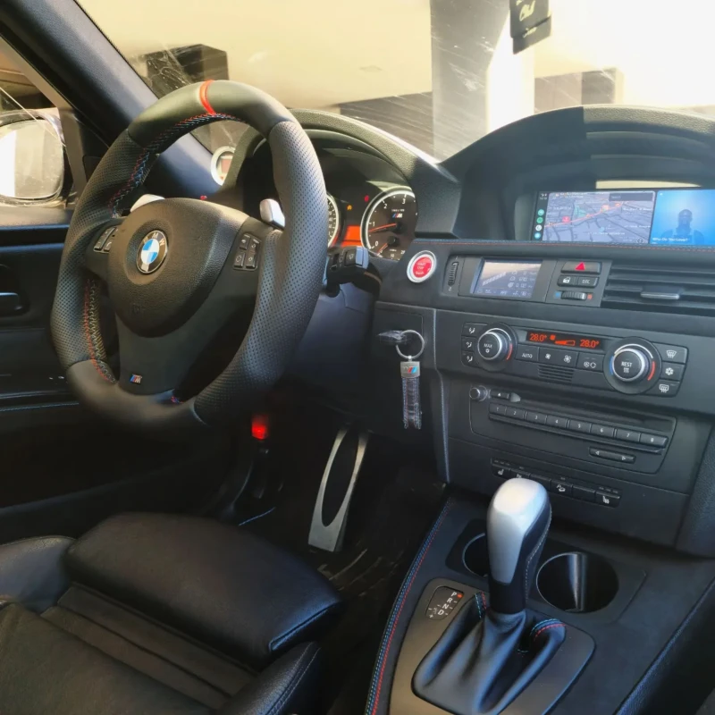 BMW 330 xDrive LCI, снимка 4 - Автомобили и джипове - 52449911