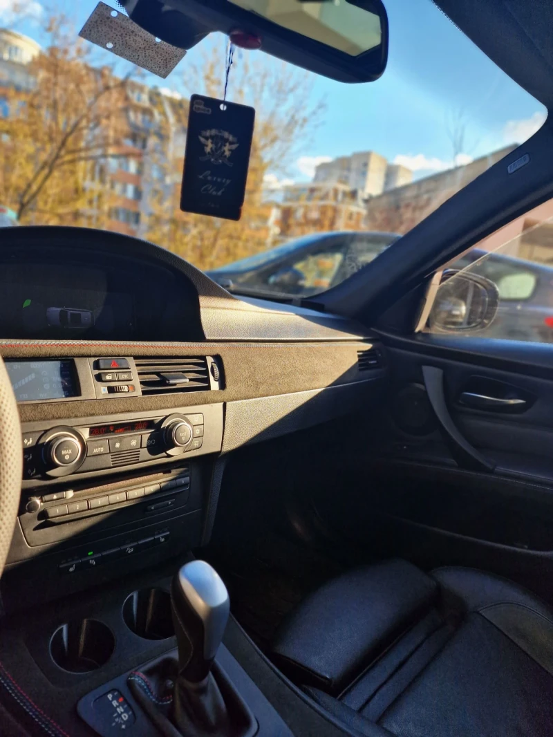 BMW 330 xDrive LCI, снимка 6 - Автомобили и джипове - 52449911