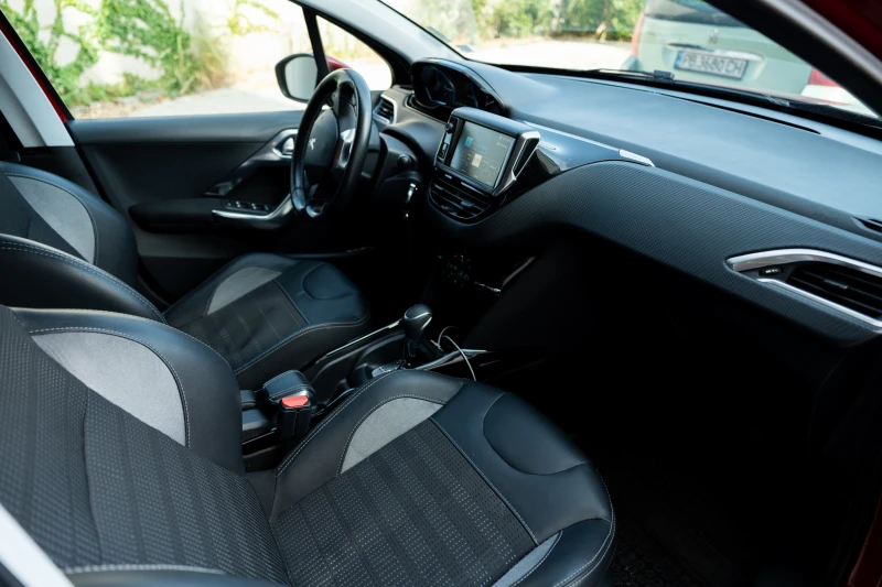 Peugeot 2008 1.2 automat, снимка 7 - Автомобили и джипове - 52725161