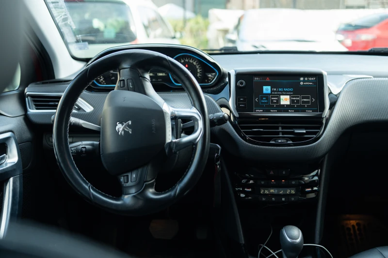 Peugeot 2008 1.2 automat, снимка 10 - Автомобили и джипове - 52725161