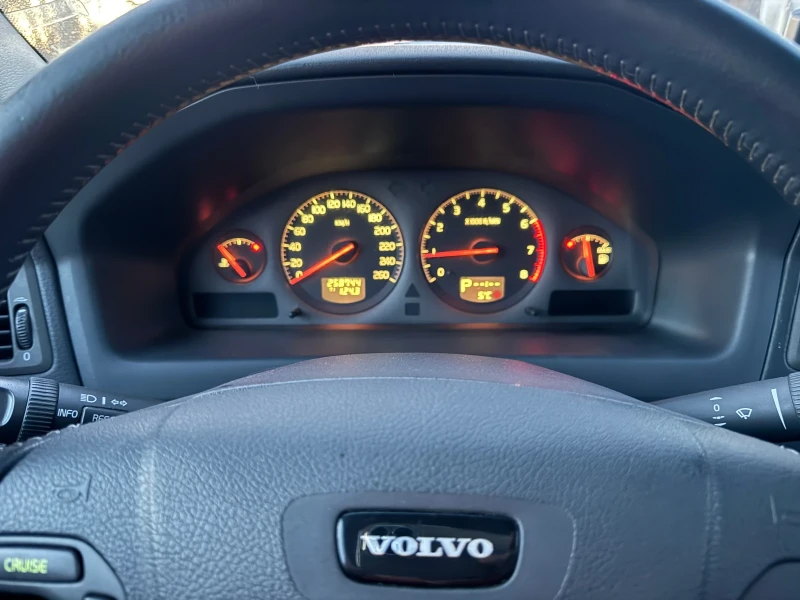 Volvo Xc70, снимка 8 - Автомобили и джипове - 52851332