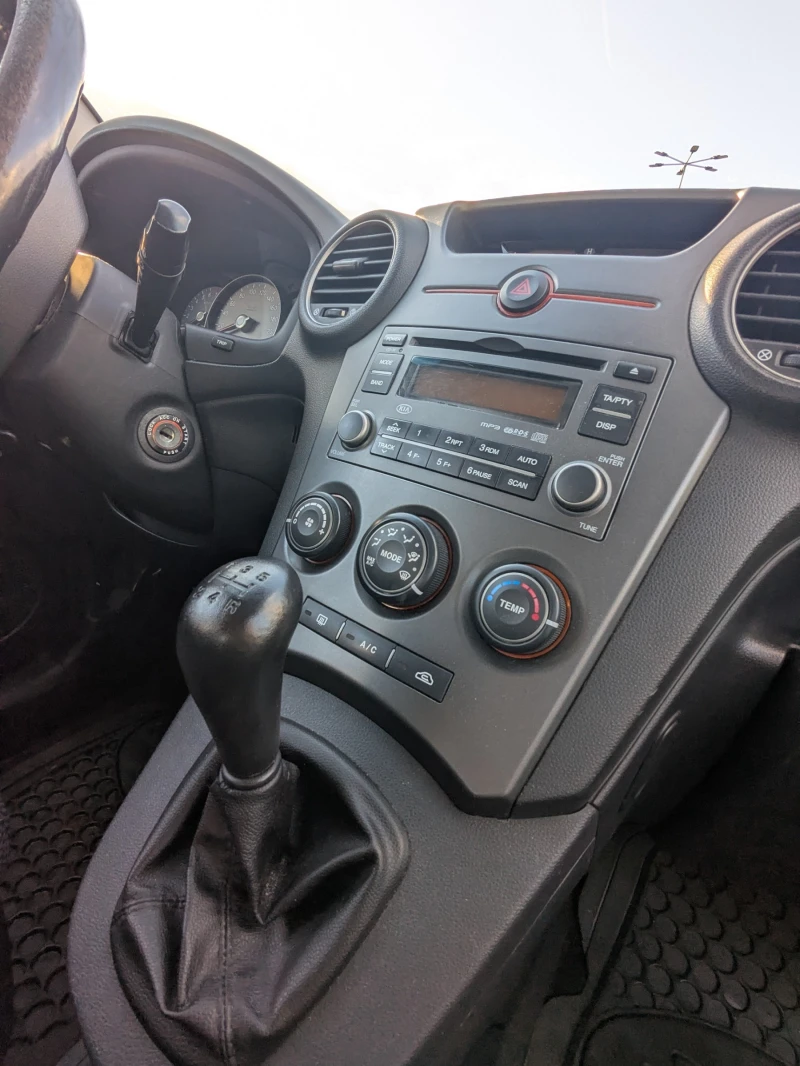 Kia Carens, снимка 11 - Автомобили и джипове - 52958106