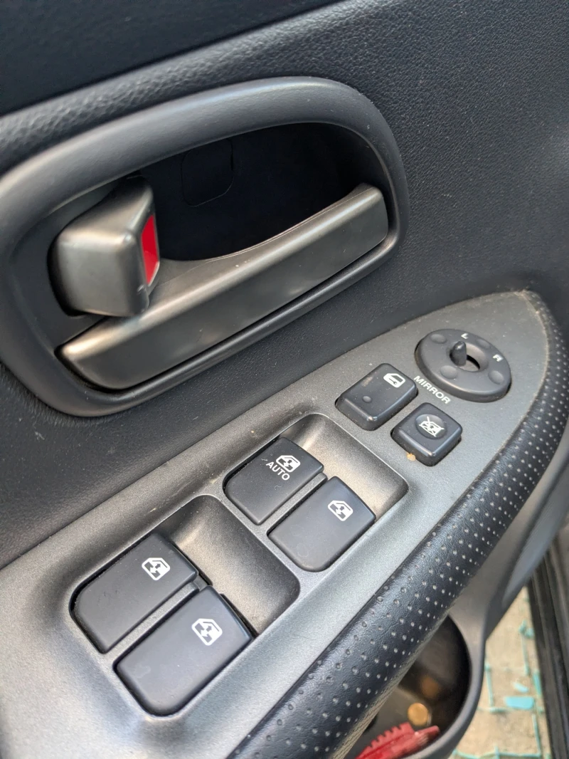 Kia Carens, снимка 13 - Автомобили и джипове - 52958106