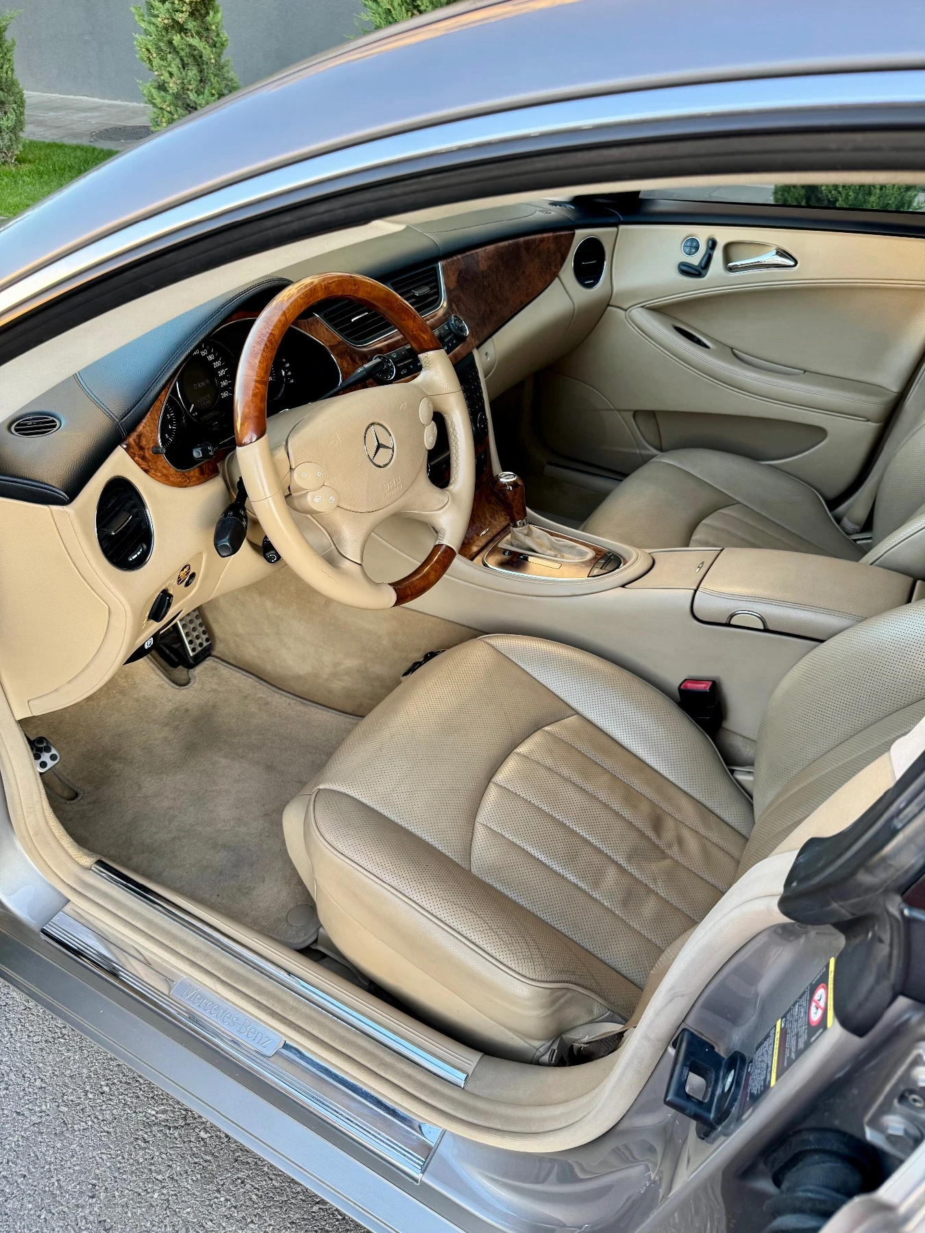 Mercedes-Benz CLS 500  - изображение 8