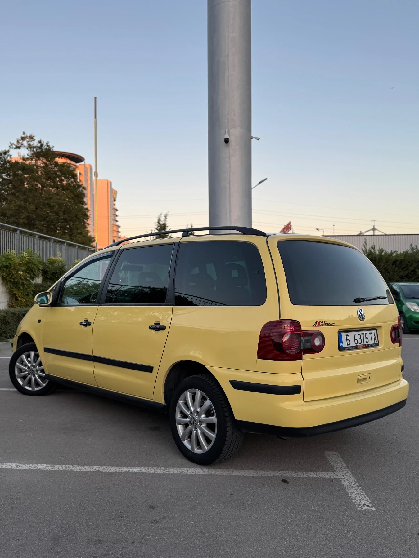 VW Sharan 2.0 Газ/Бензин 6+ 1 - изображение 4