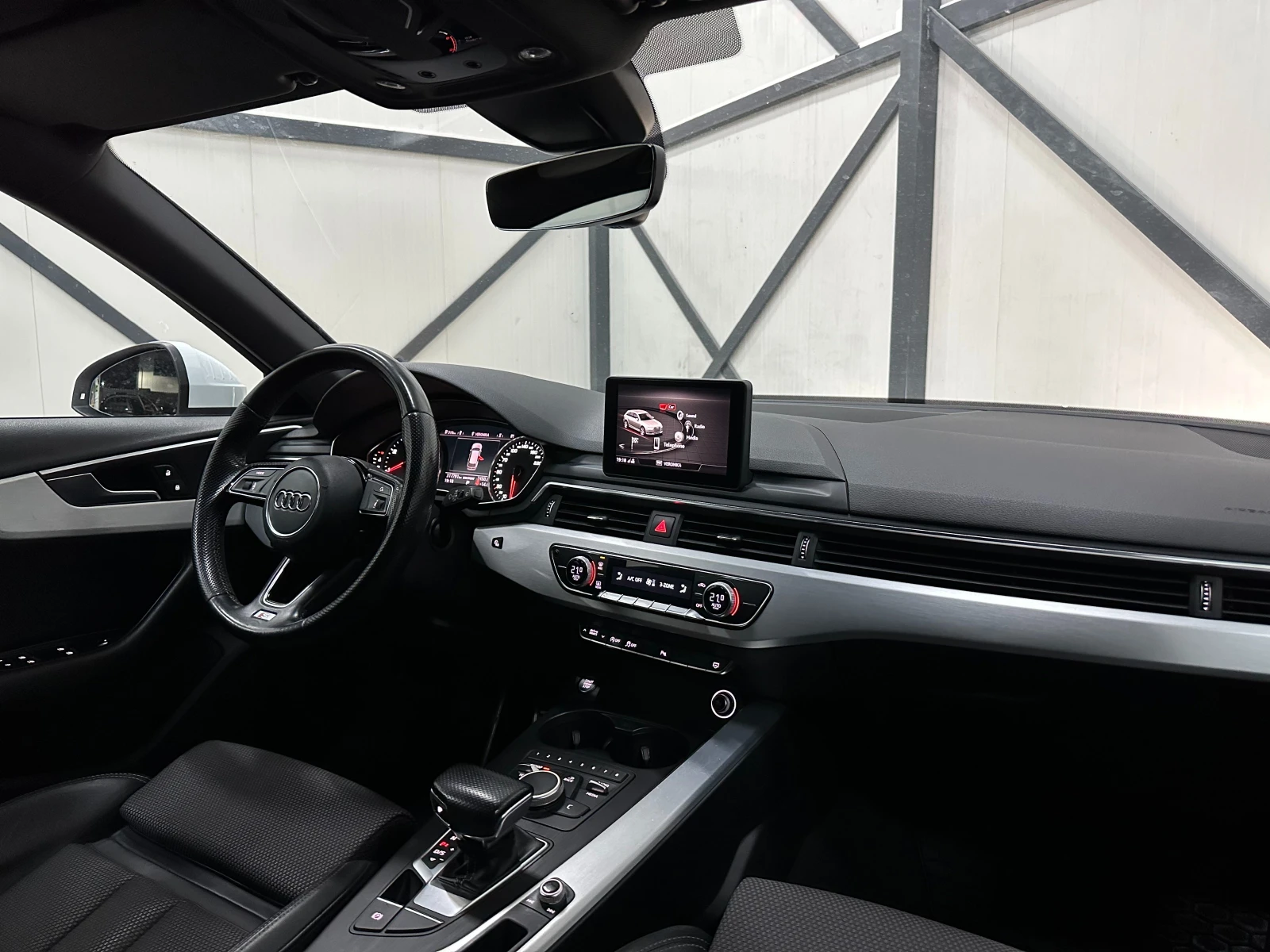 Audi A4 3xS-LINE* PARK * NAVI *  - изображение 10