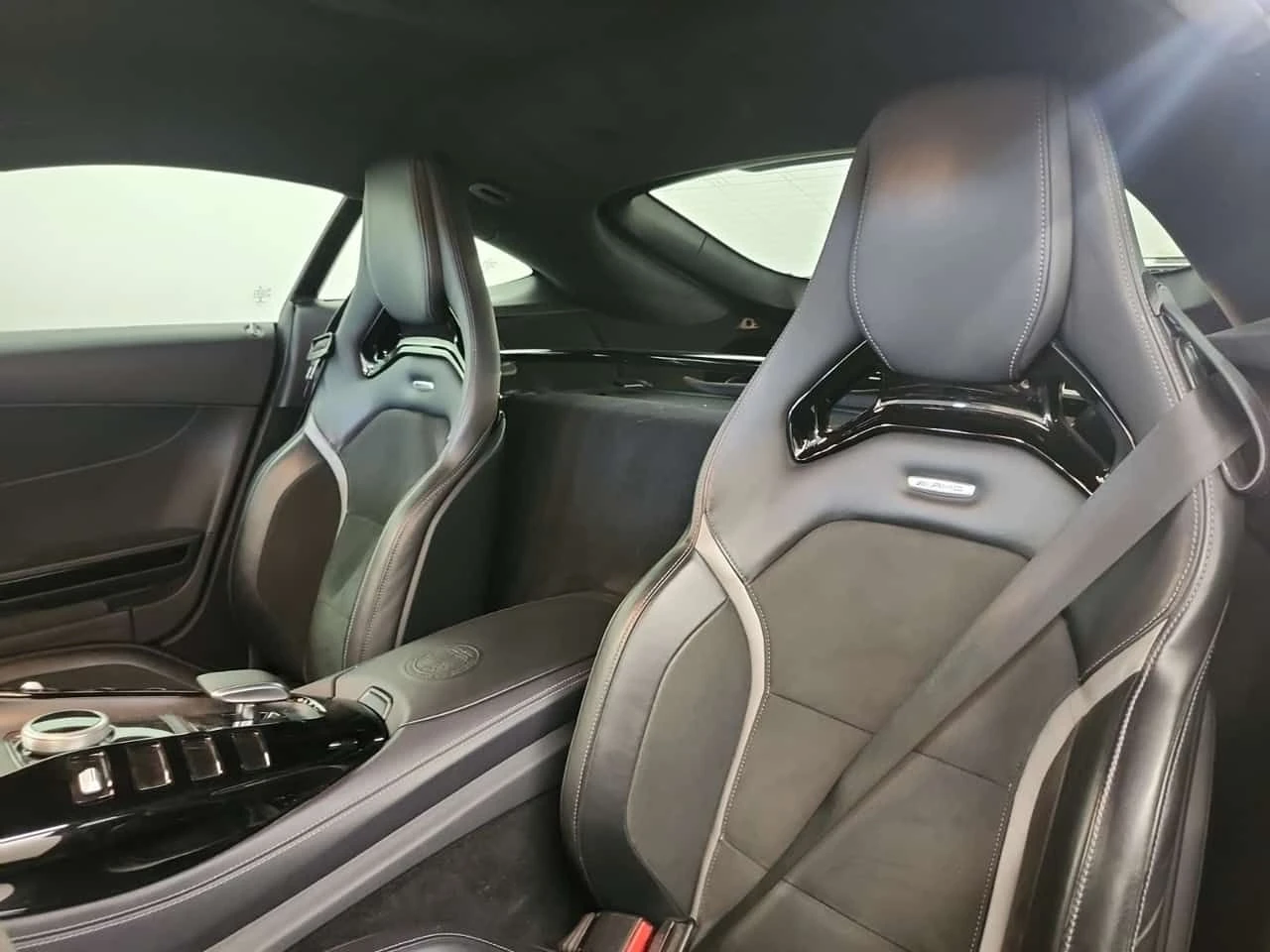 Mercedes-Benz AMG GT R * CARBON* 2 KЛЮЧА* 360* CARFAX * , снимка 13 - Автомобили и джипове - 53706401
