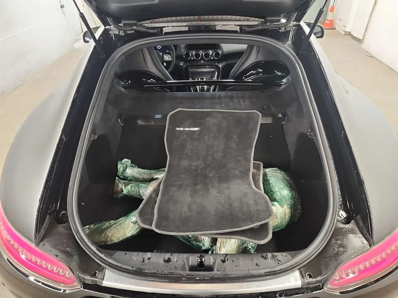 Mercedes-Benz AMG GT R * CARBON* 2 KЛЮЧА* 360* CARFAX * , снимка 15 - Автомобили и джипове - 53706401