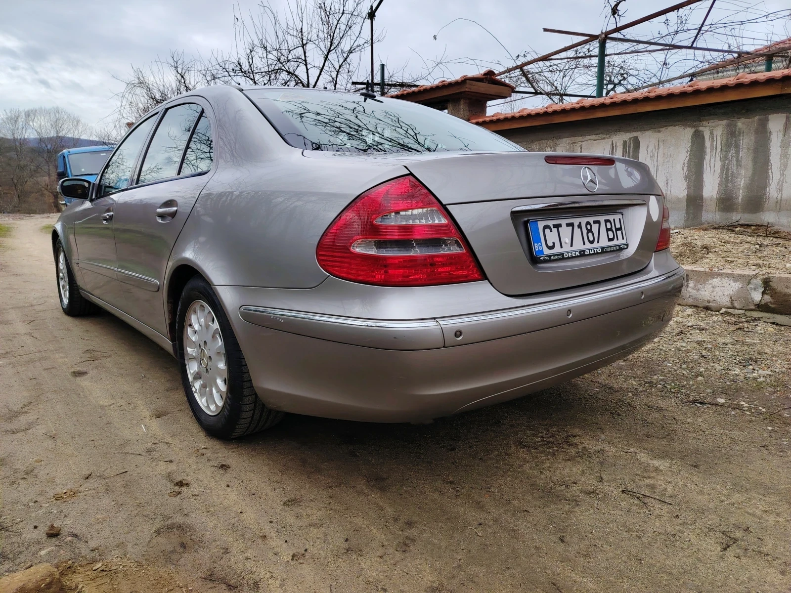 Mercedes-Benz E 220, снимка 8 - Автомобили и джипове - 53878983