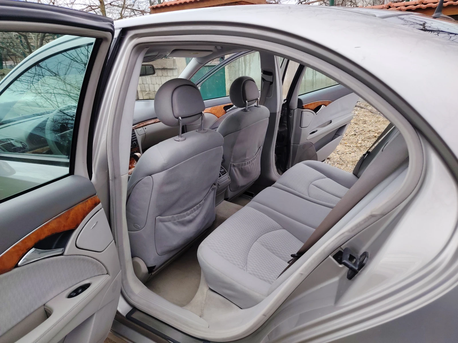 Mercedes-Benz E 220, снимка 6 - Автомобили и джипове - 53878983