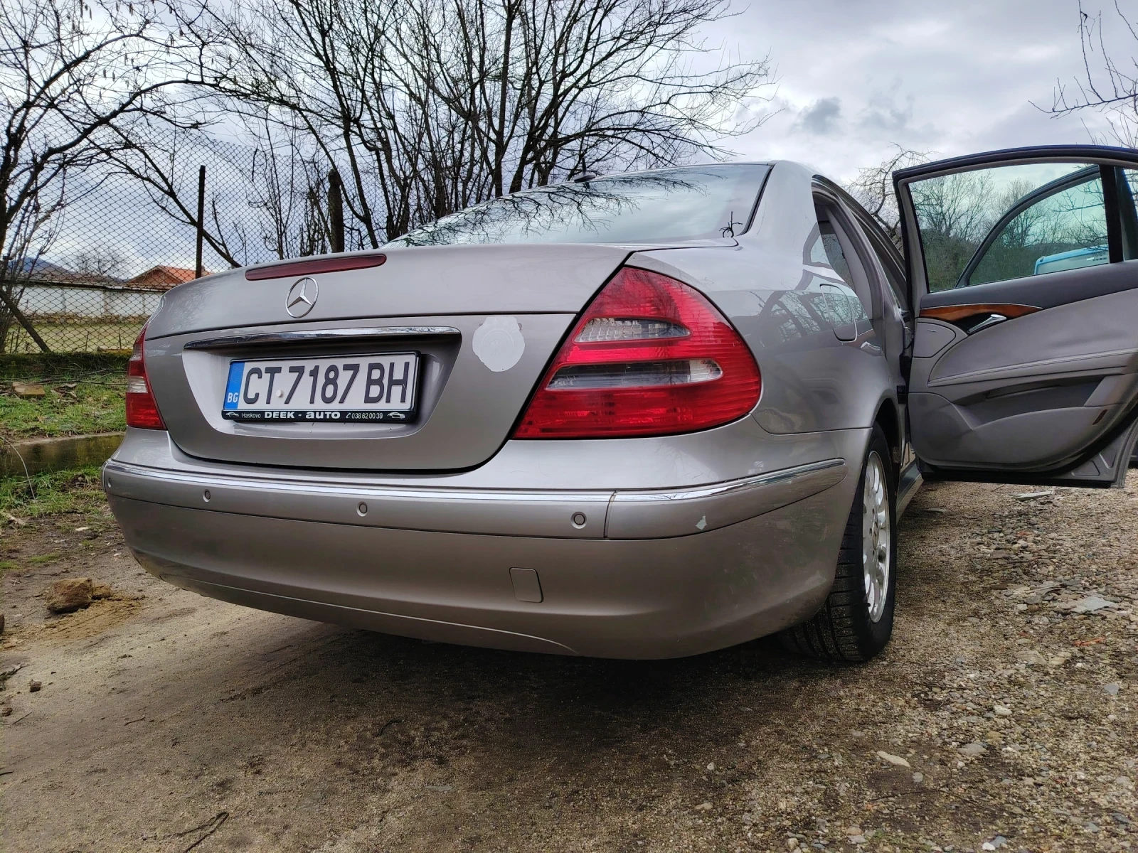 Mercedes-Benz E 220, снимка 7 - Автомобили и джипове - 53878983
