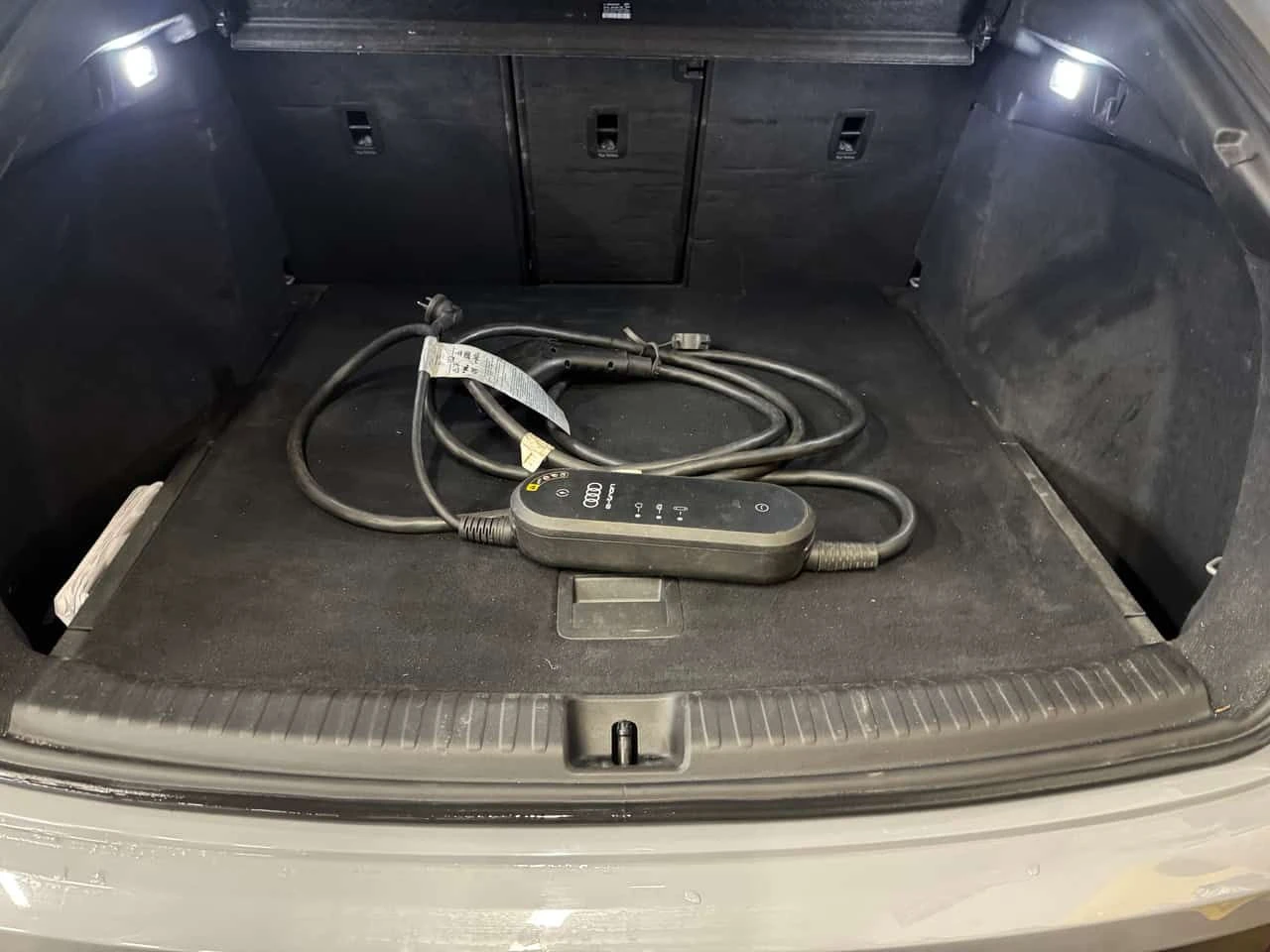 Audi E-Tron * 50 quattro * ПОДГРЕВ* PANO* KEYLESS* , снимка 12 - Автомобили и джипове - 54464248