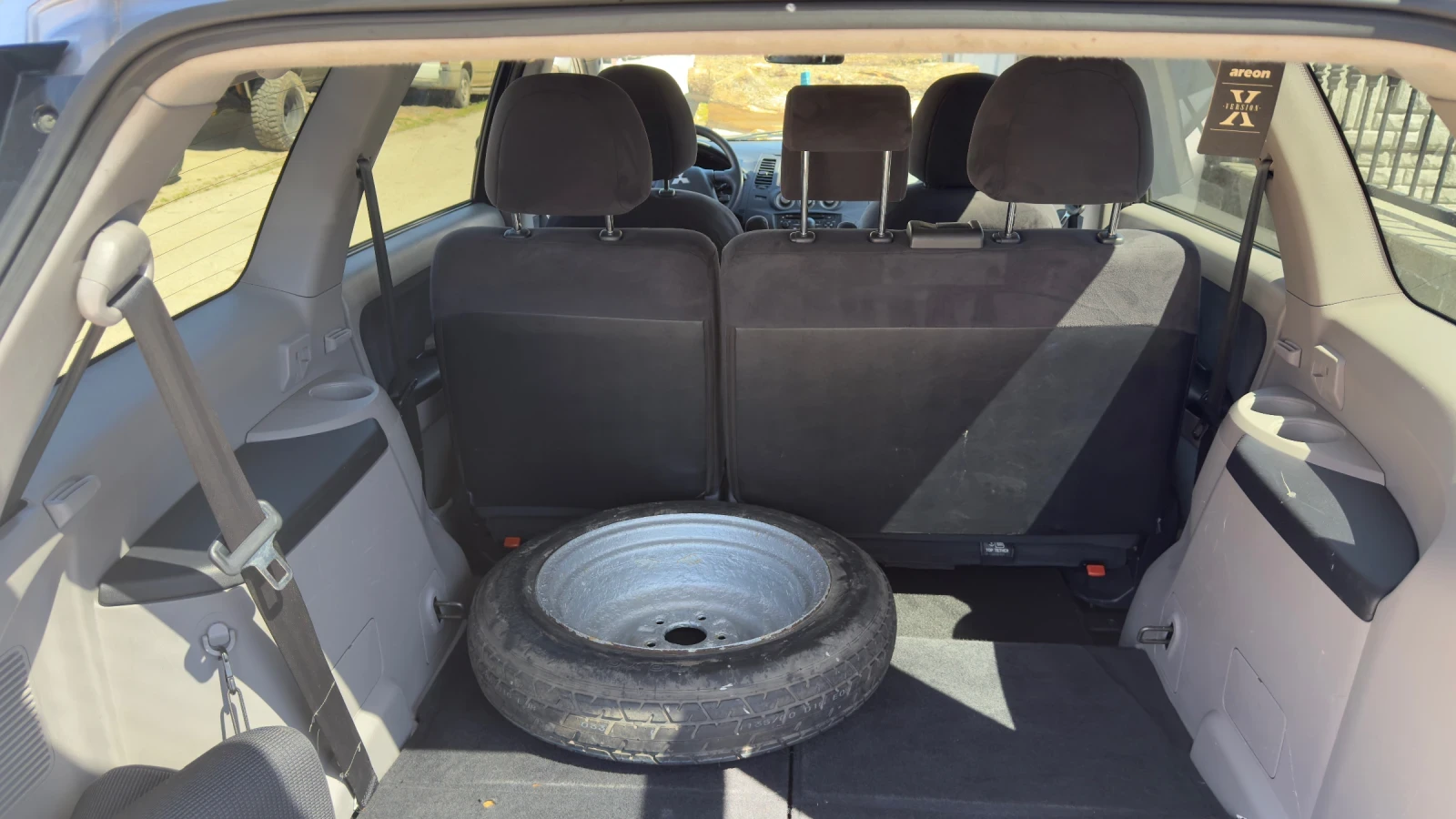 Mitsubishi Grandis 2.4, снимка 9 - Автомобили и джипове - 54650596