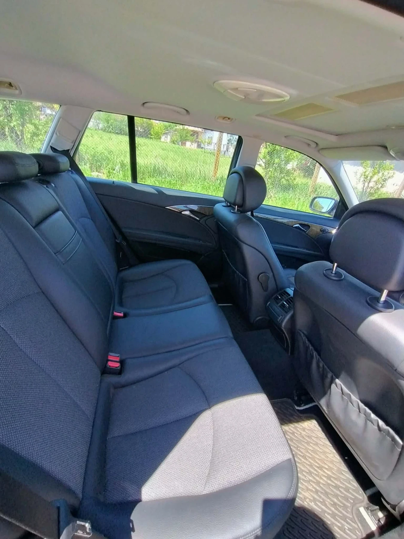Mercedes-Benz E 220, снимка 4 - Автомобили и джипове - 55427038
