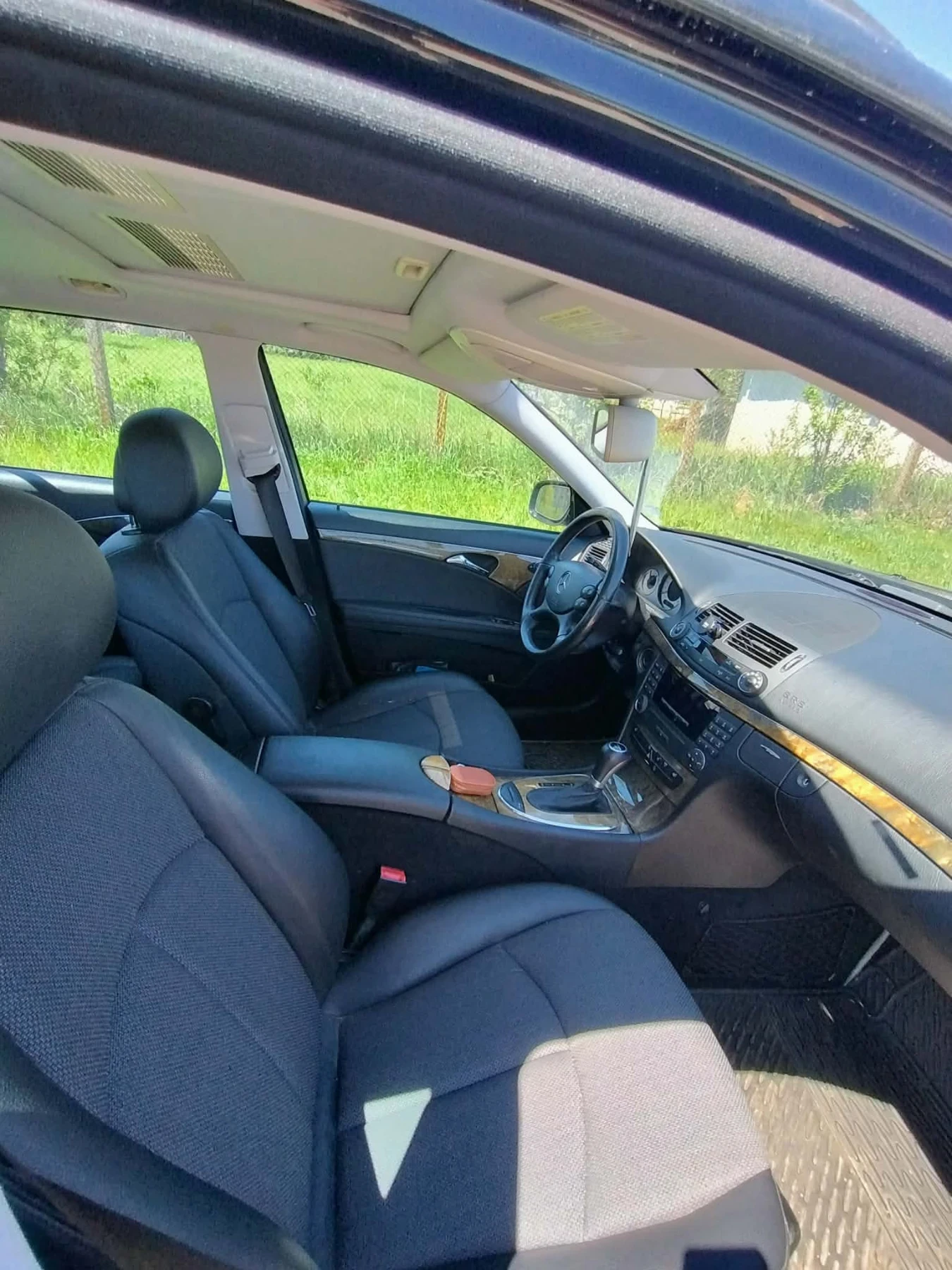 Mercedes-Benz E 220, снимка 5 - Автомобили и джипове - 55427038