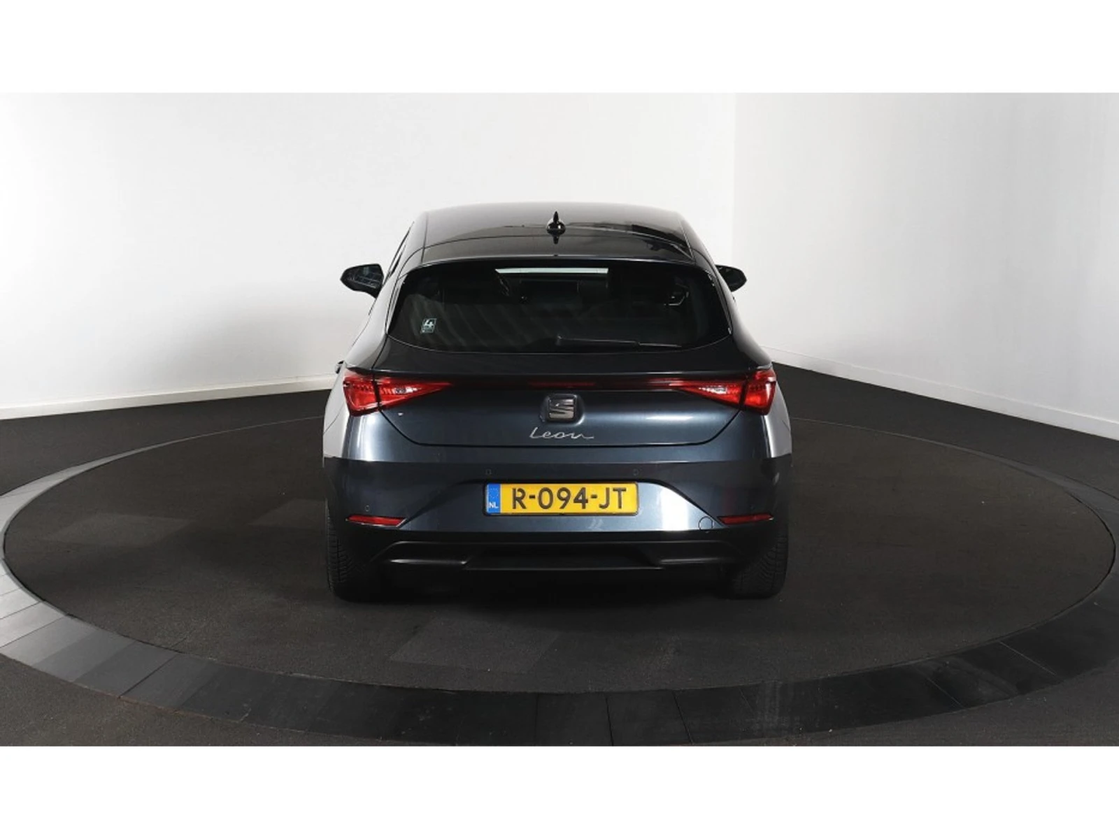 Seat Leon Style, снимка 4 - Автомобили и джипове - 55458388
