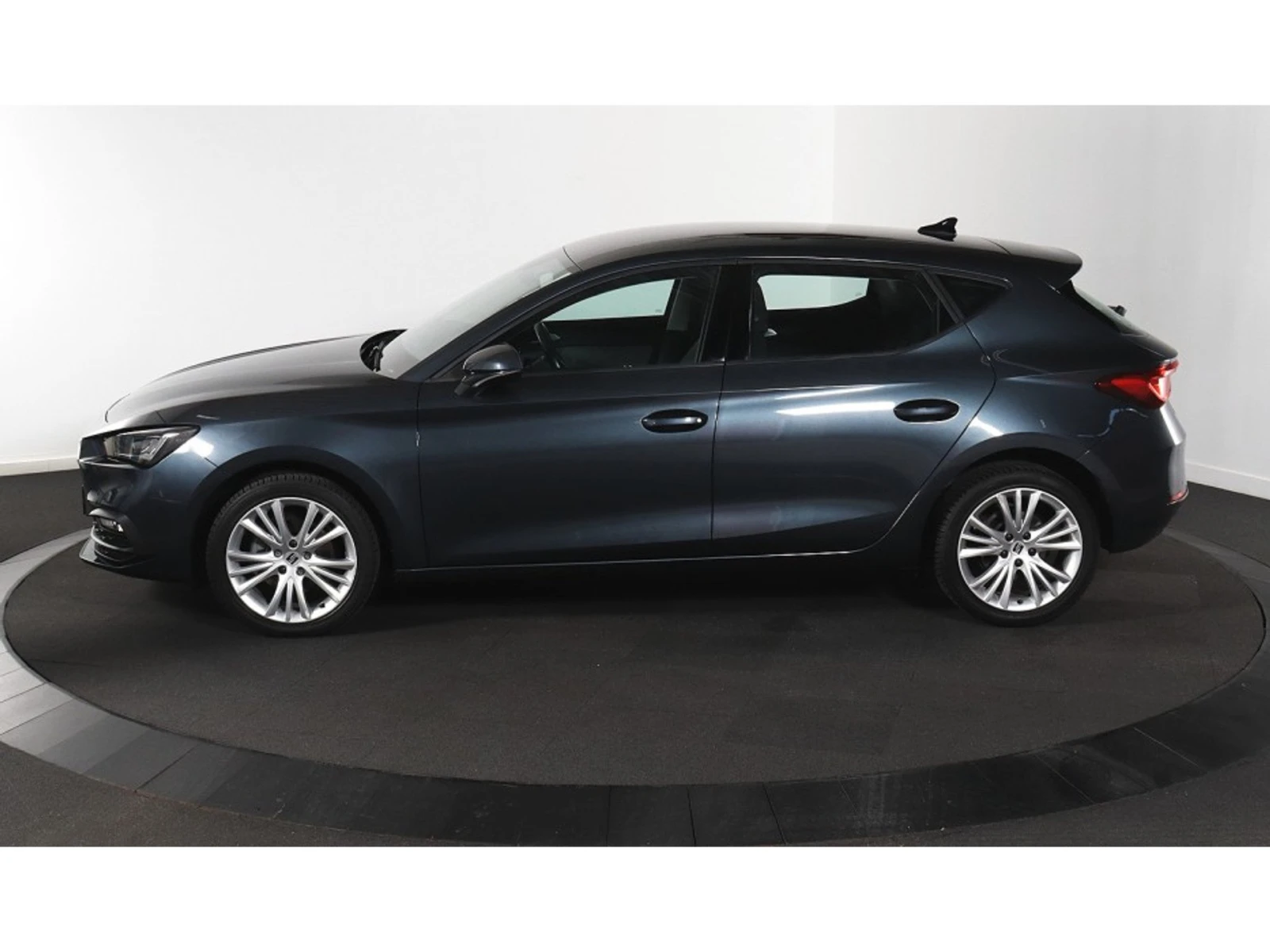 Seat Leon Style, снимка 5 - Автомобили и джипове - 55458388