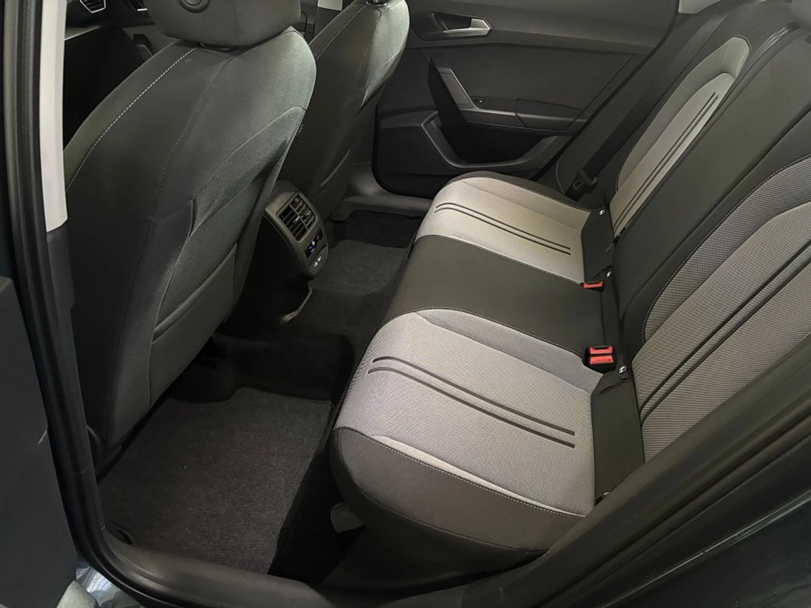 Seat Leon Style, снимка 8 - Автомобили и джипове - 55458388