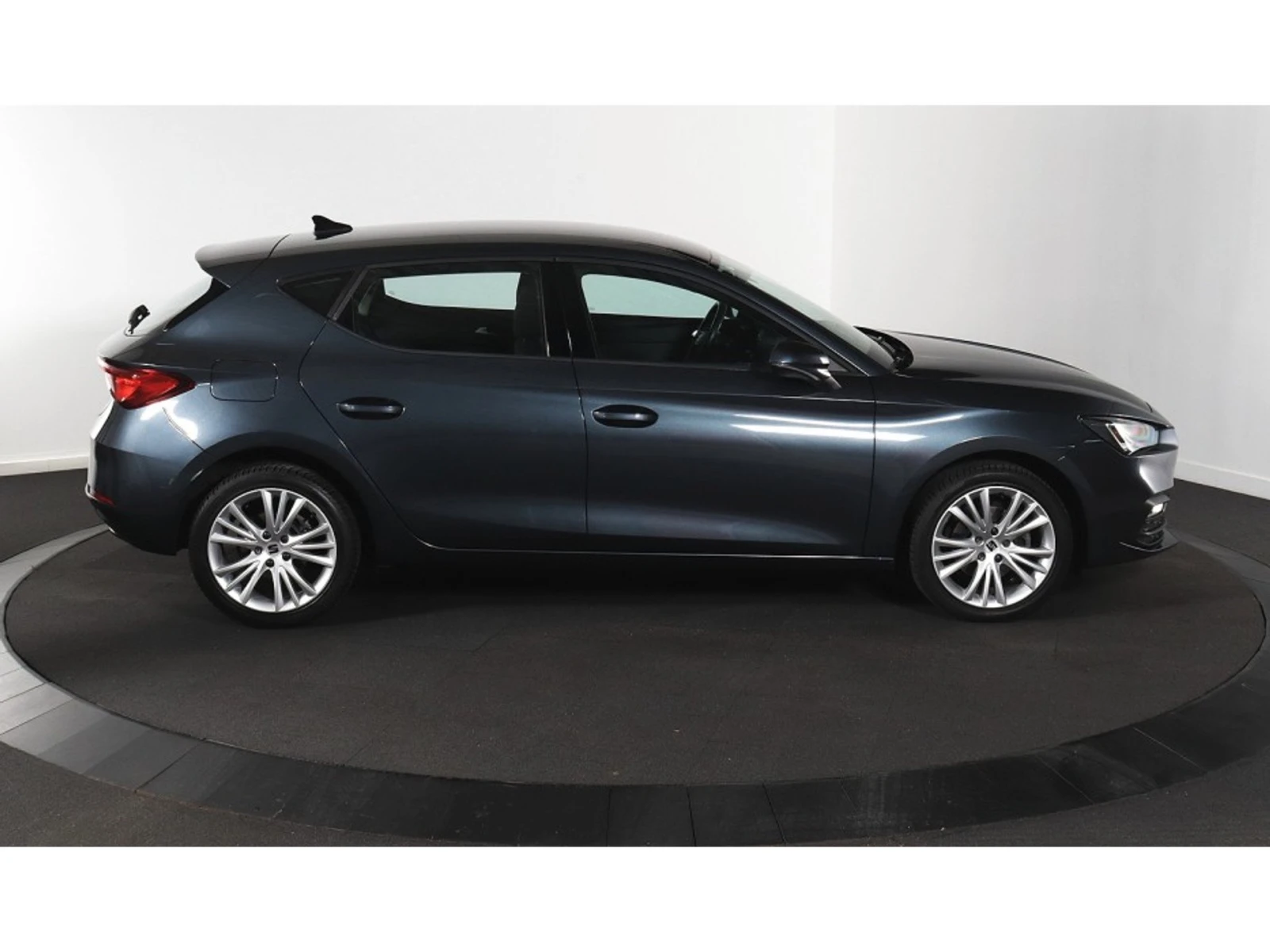 Seat Leon Style, снимка 6 - Автомобили и джипове - 55458388
