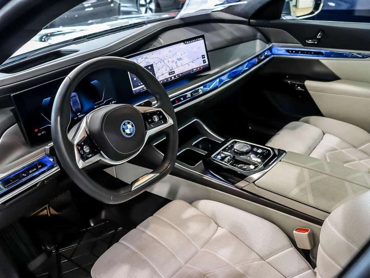 BMW i7 * 60 xDrive60 Sedan * CARFAX * ЦЕНА ДО БГ, снимка 4 - Автомобили и джипове - 55546411
