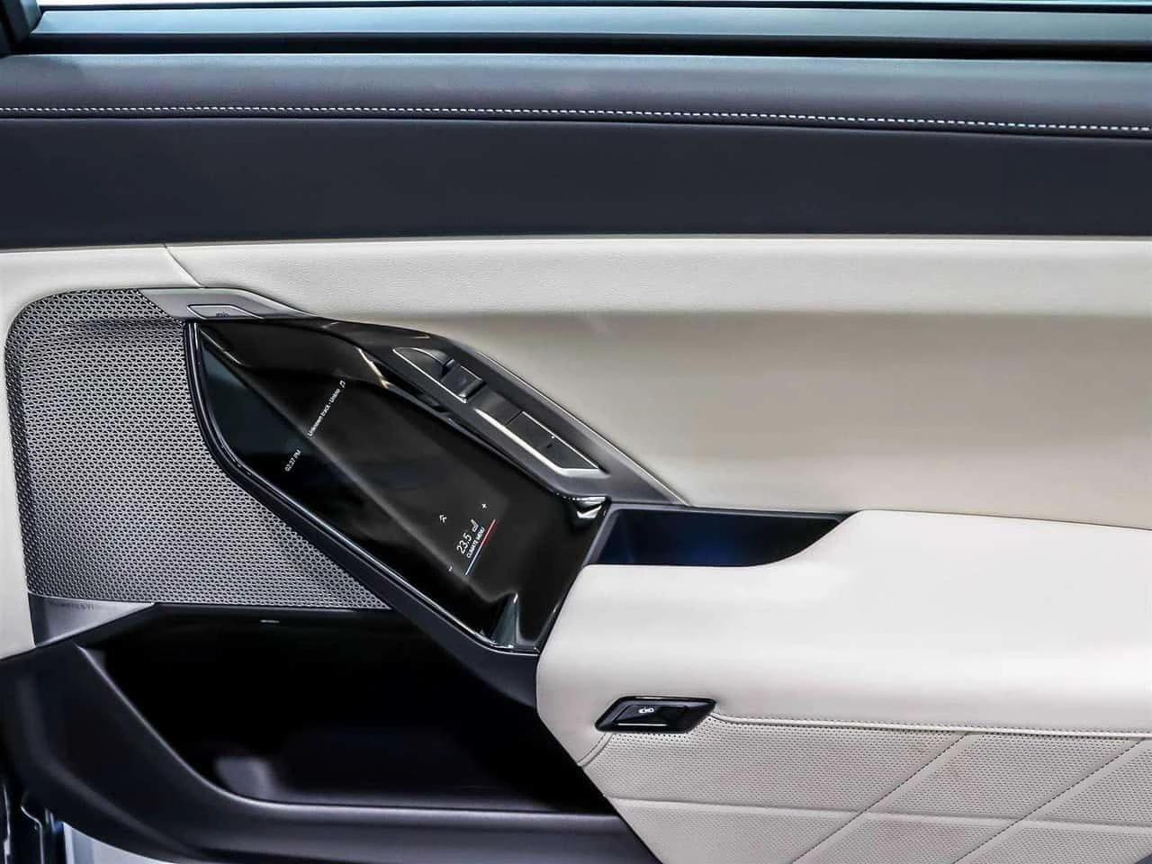 BMW i7 * 60 xDrive60 Sedan * CARFAX * ЦЕНА ДО БГ, снимка 13 - Автомобили и джипове - 55546411