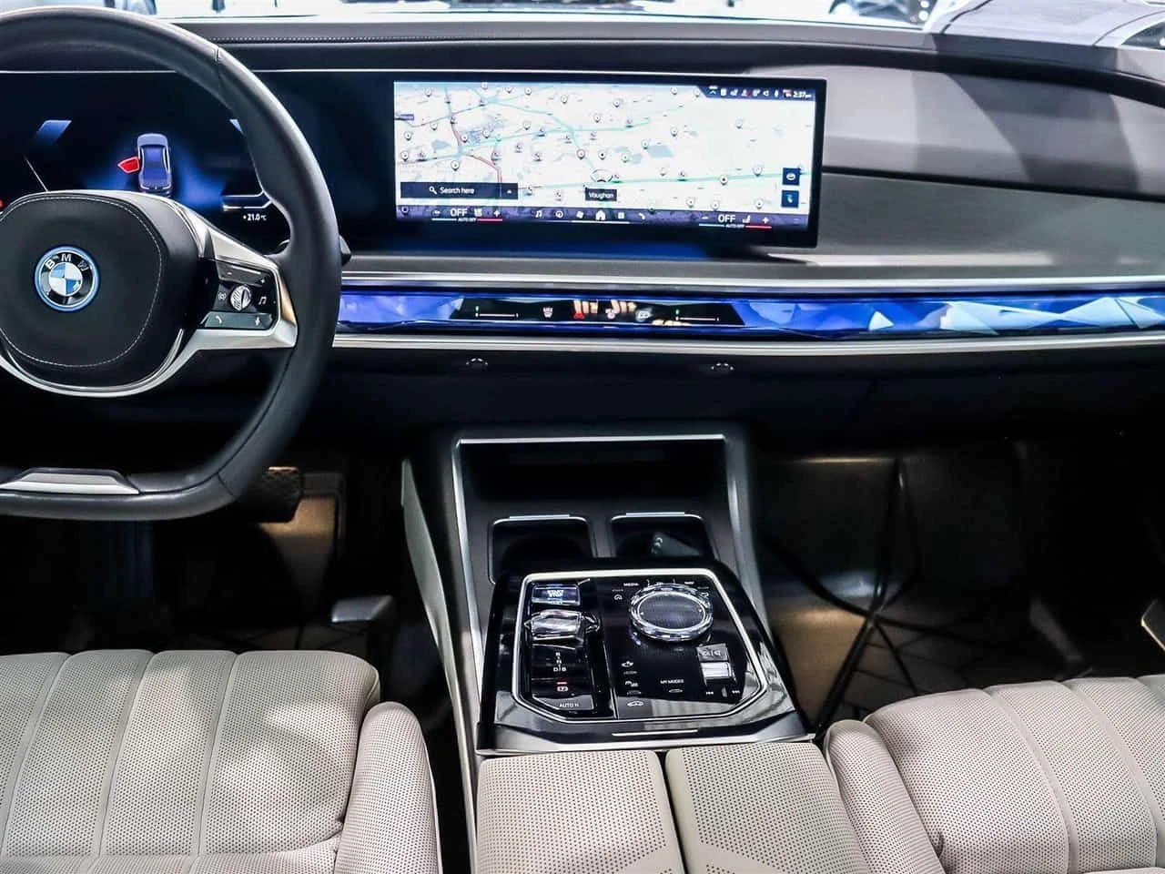BMW i7 * 60 xDrive60 Sedan * CARFAX * ЦЕНА ДО БГ, снимка 8 - Автомобили и джипове - 55546411