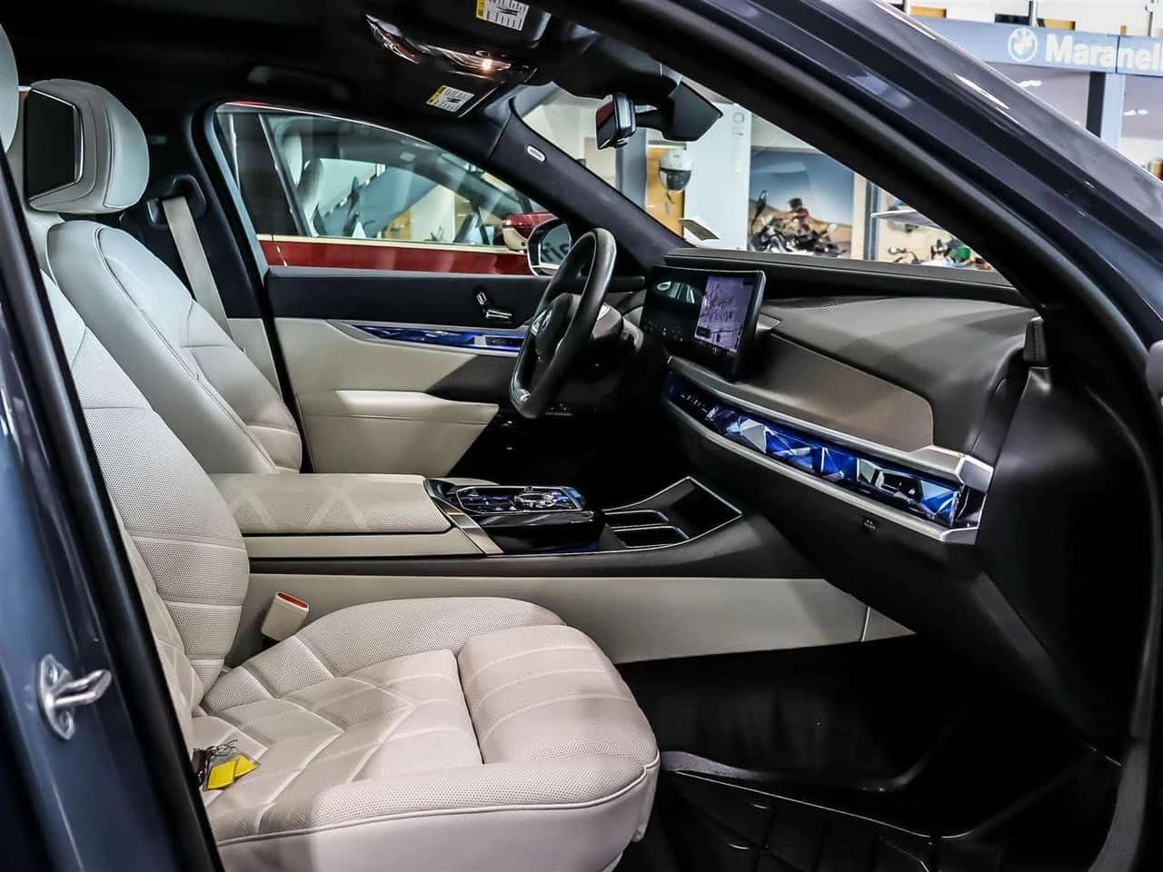 BMW i7 * 60 xDrive60 Sedan * CARFAX * ЦЕНА ДО БГ, снимка 12 - Автомобили и джипове - 55546411