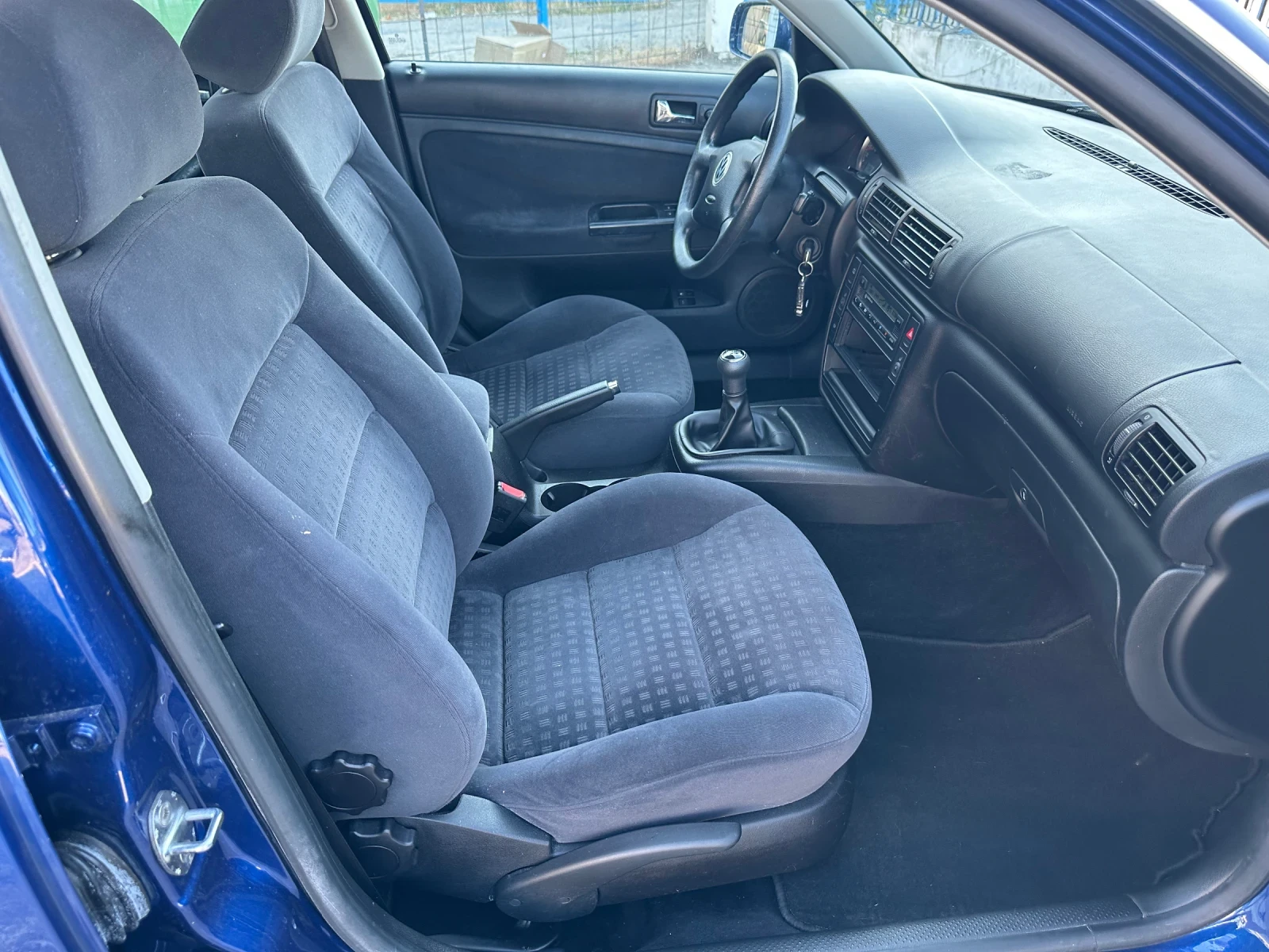 VW Passat 2.0 бензин, снимка 12 - Автомобили и джипове - 55578317