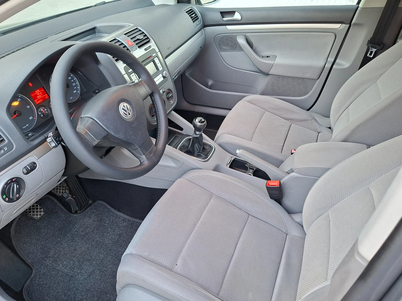 VW Golf 1.9TDI 105, снимка 8 - Автомобили и джипове - 56247157