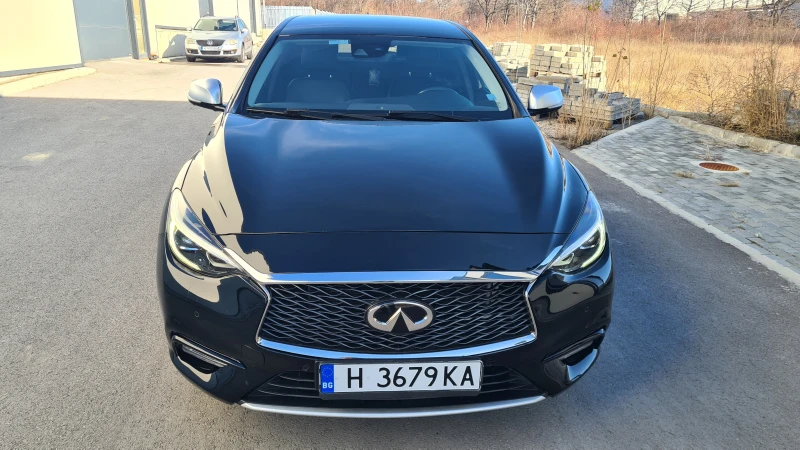 Infiniti Q30 SWISS-AWD, снимка 11 - Автомобили и джипове - 48431378