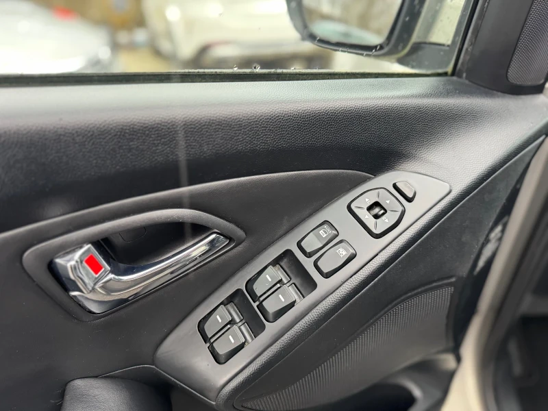 Hyundai IX35 2.0CRDI* 4x4* Premium, снимка 11 - Автомобили и джипове - 53509217