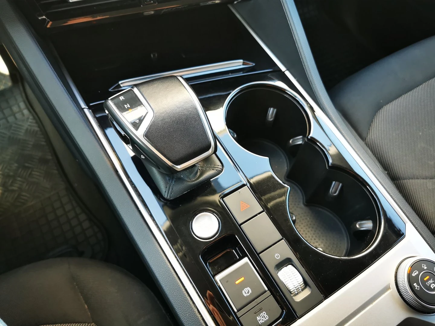 VW Touareg Facelift гаранционен до 2026 - АЛИАНЦ ЛИЗИНГ - изображение 10