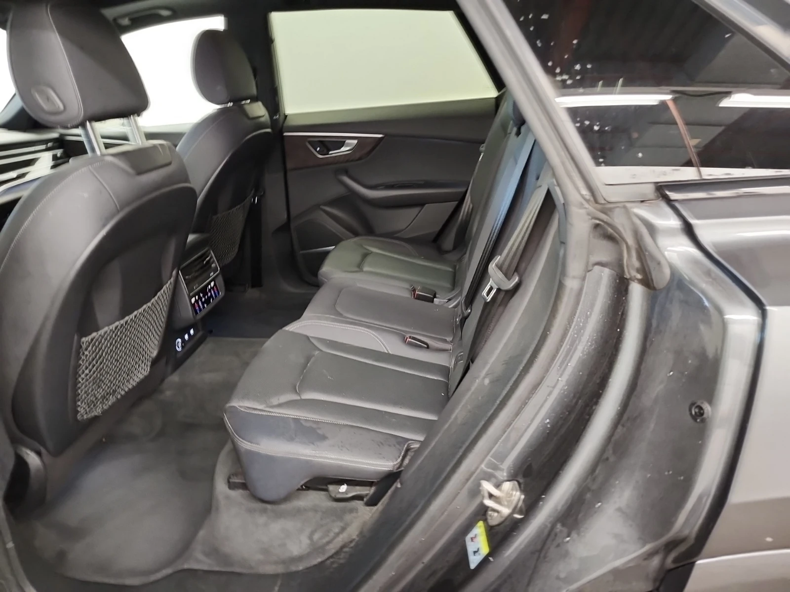 Audi Q8  CARFAX * ФИНАНСИРАНЕ - изображение 8