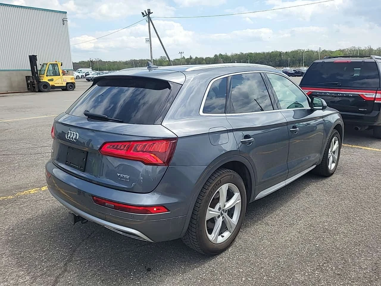 Audi Q5 * PROGRESSIV * ПАНО * ПОДГРЕВИ * KEYLESS * CARFAX, снимка 3 - Автомобили и джипове - 54611679