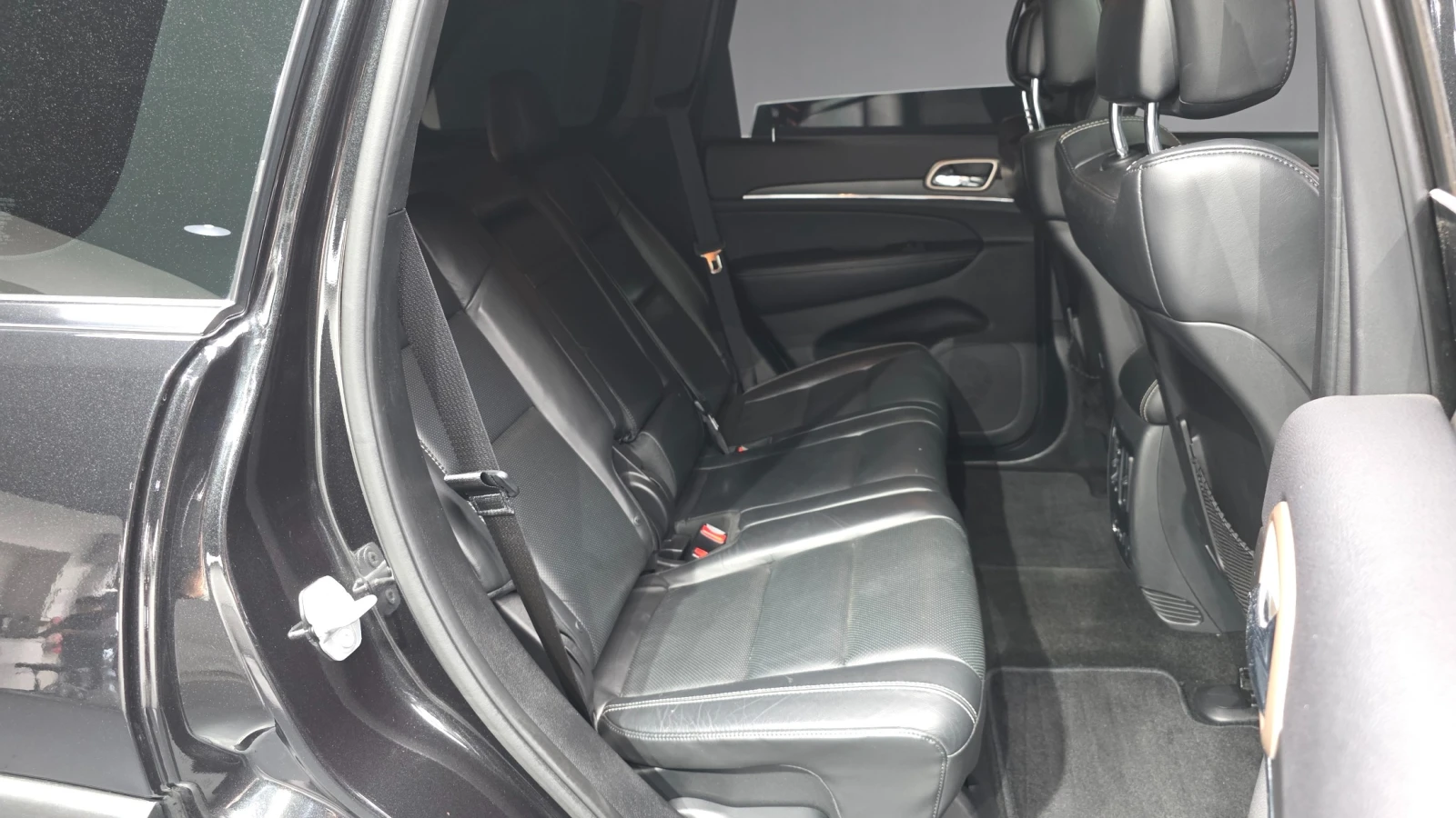 Jeep Grand cherokee 3.6 Overland WK2 , снимка 11 - Автомобили и джипове - 54697987