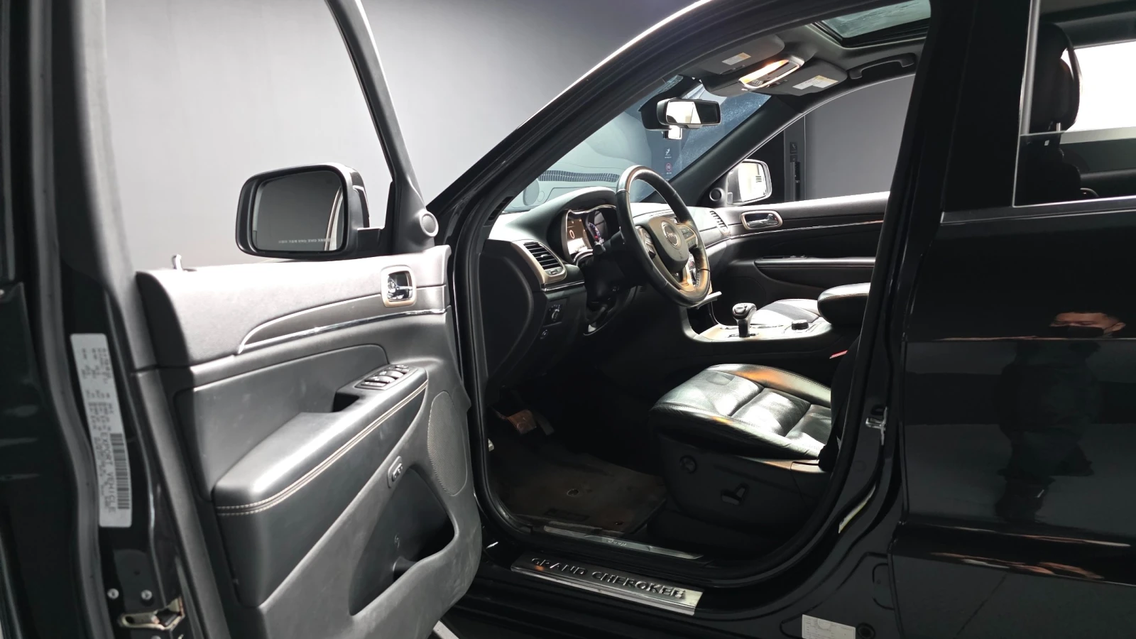 Jeep Grand cherokee 3.6 Overland WK2 , снимка 9 - Автомобили и джипове - 54697987