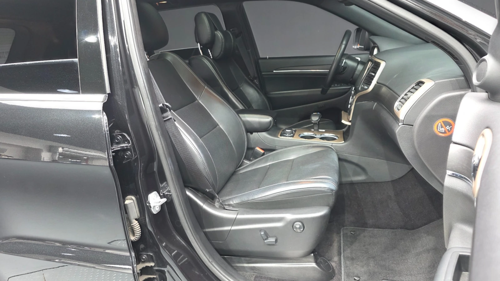 Jeep Grand cherokee 3.6 Overland WK2 , снимка 10 - Автомобили и джипове - 54697987