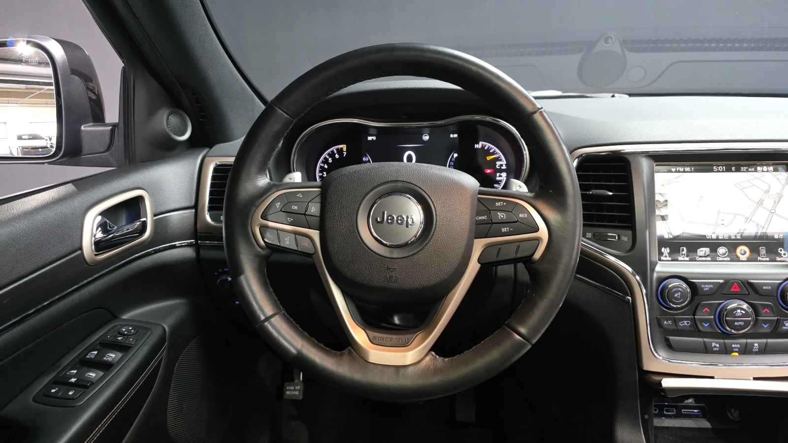 Jeep Grand cherokee 3.6 Overland WK2 , снимка 12 - Автомобили и джипове - 54697987