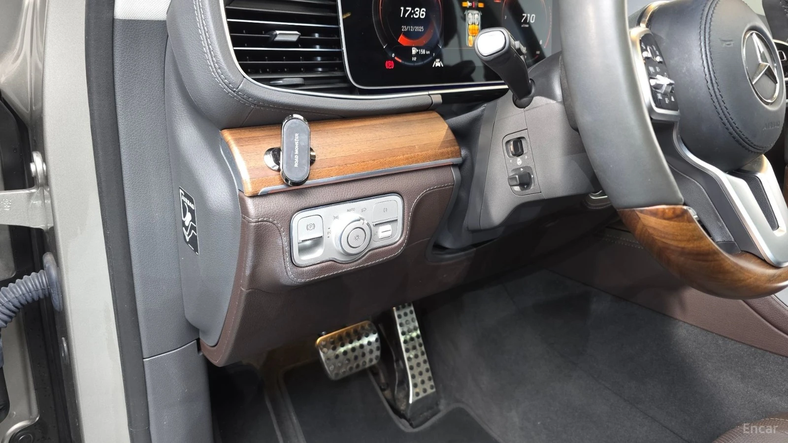 Mercedes-Benz GLS 400 Distronic* Пано* 360* HUD* Обдухване, снимка 12 - Автомобили и джипове - 55689331