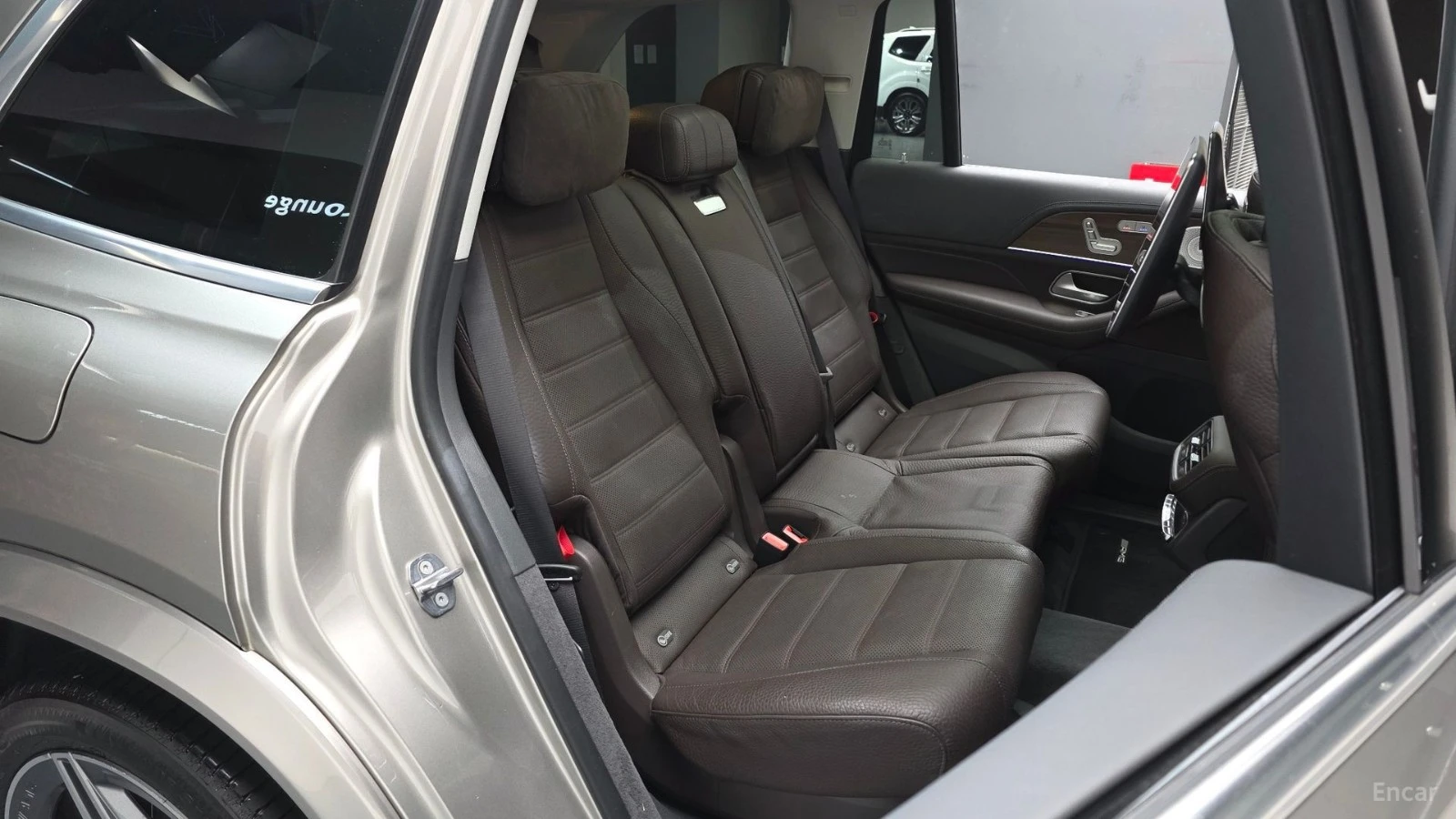 Mercedes-Benz GLS 400 Distronic* Пано* 360* HUD* Обдухване, снимка 11 - Автомобили и джипове - 55689331