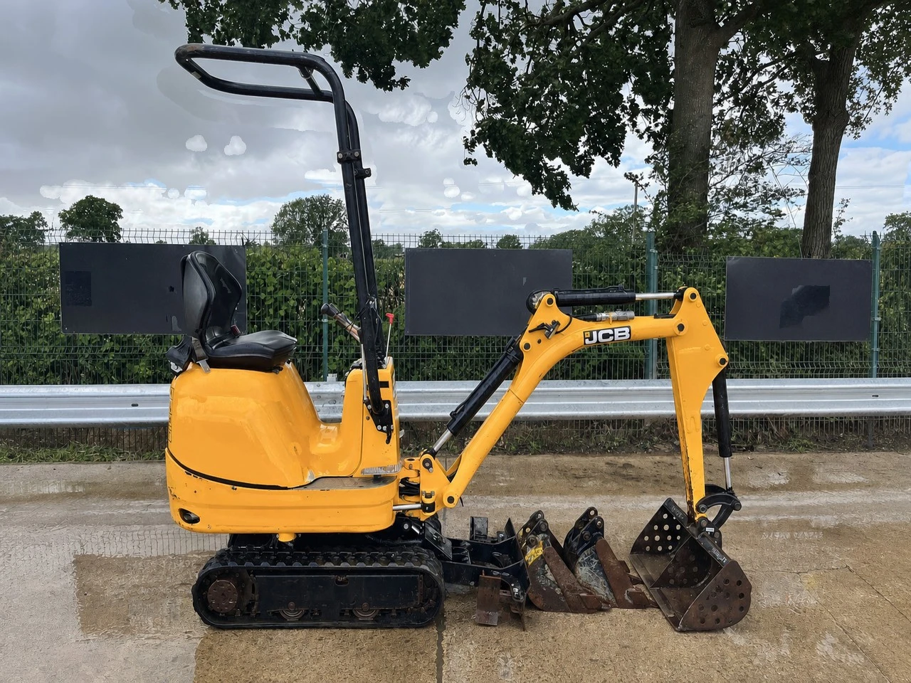 Багер JCB 8008 CT, снимка 4 - Индустриална техника - 54777582