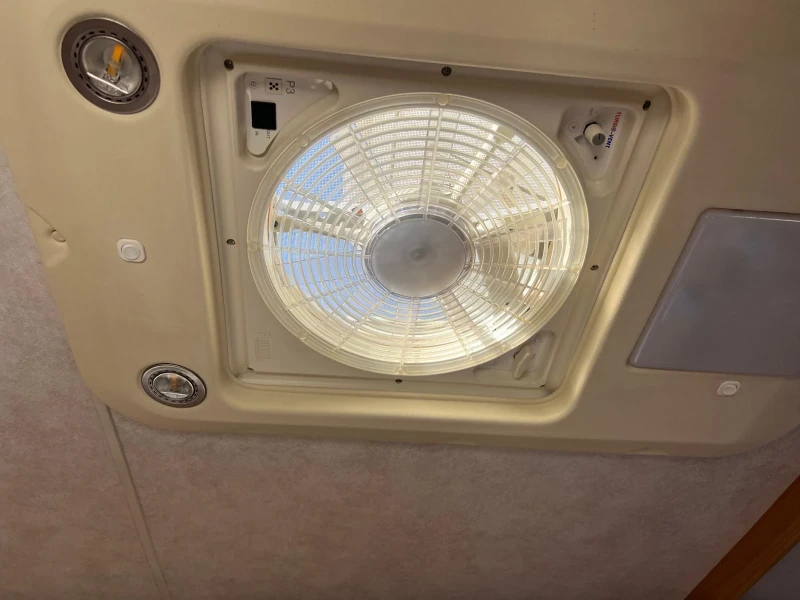 Кемпер Mercedes-Benz Rimor 727, снимка 7 - Каравани и кемпери - 52712565