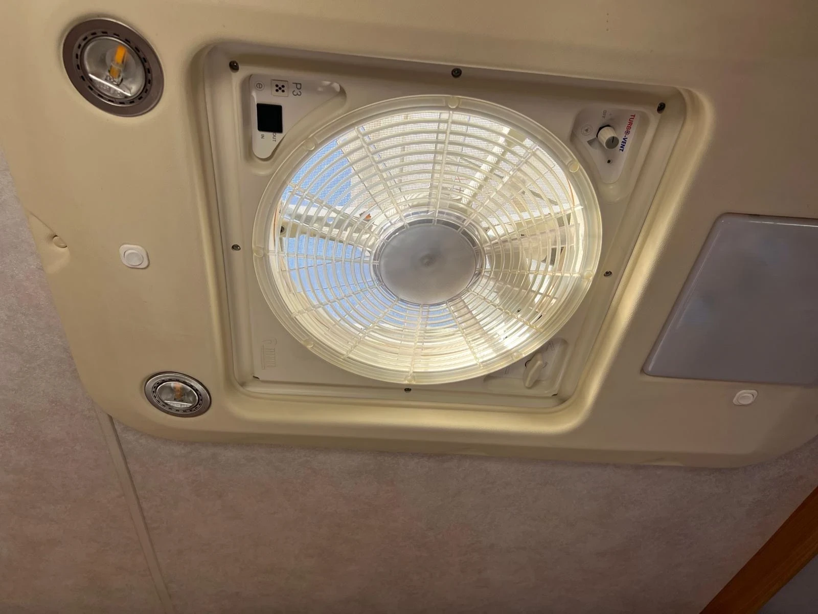 Кемпер Mercedes-Benz Rimor 727 - изображение 7