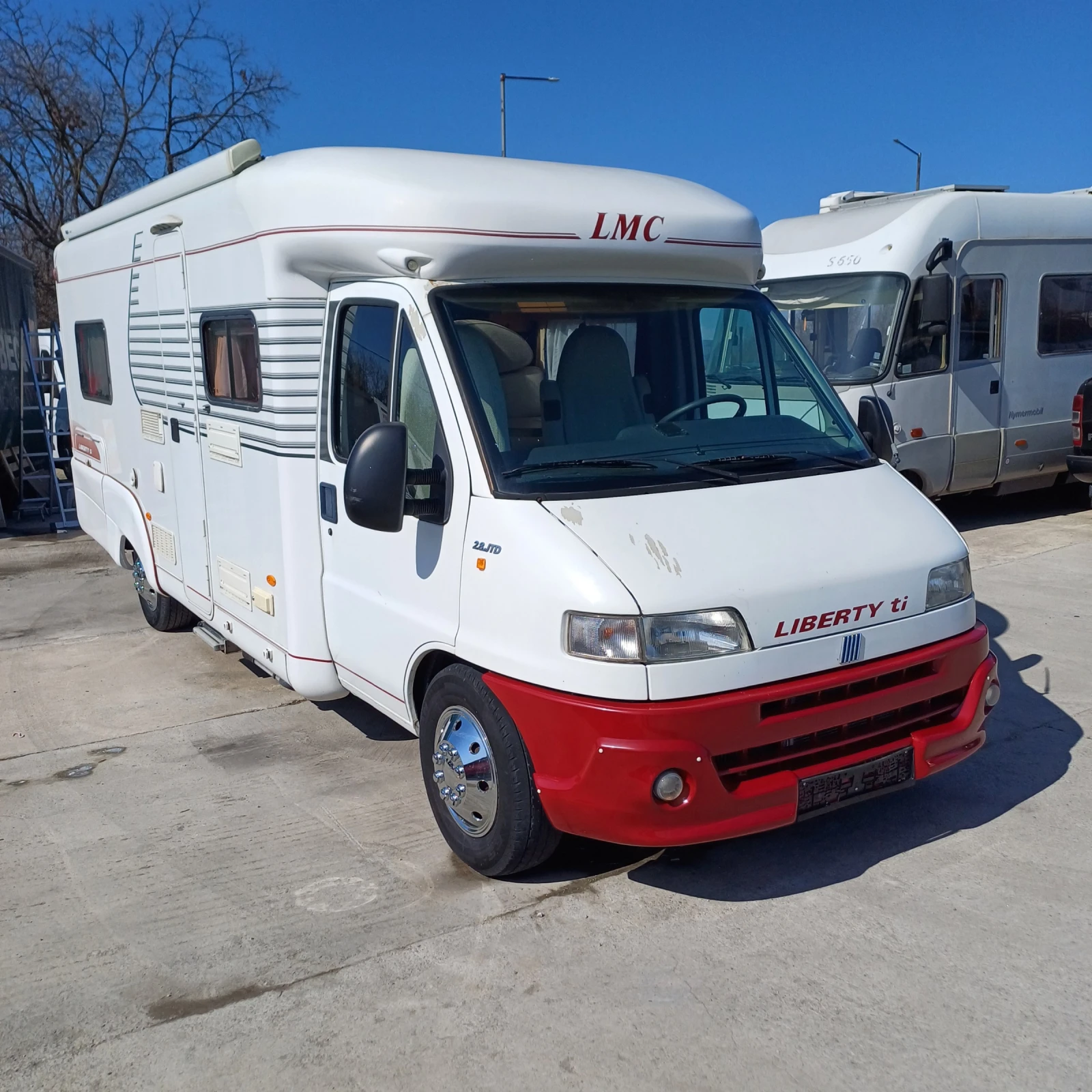 Кемпер LMC Автоматик , снимка 3 - Каравани и кемпери - 53848291